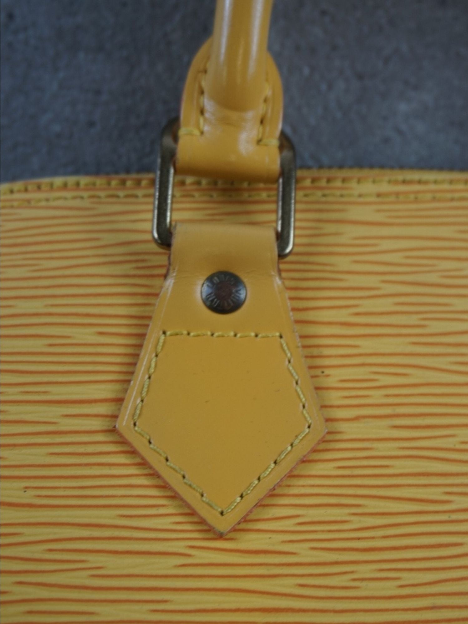 Louis Vuitton Alma Épi PM