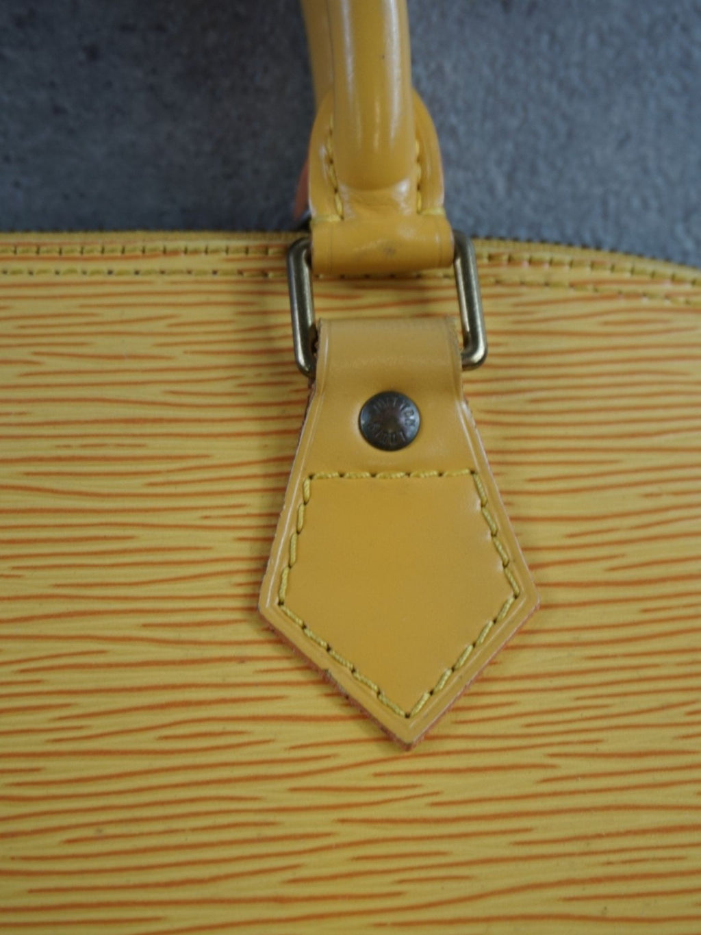 Louis Vuitton Alma Épi PM