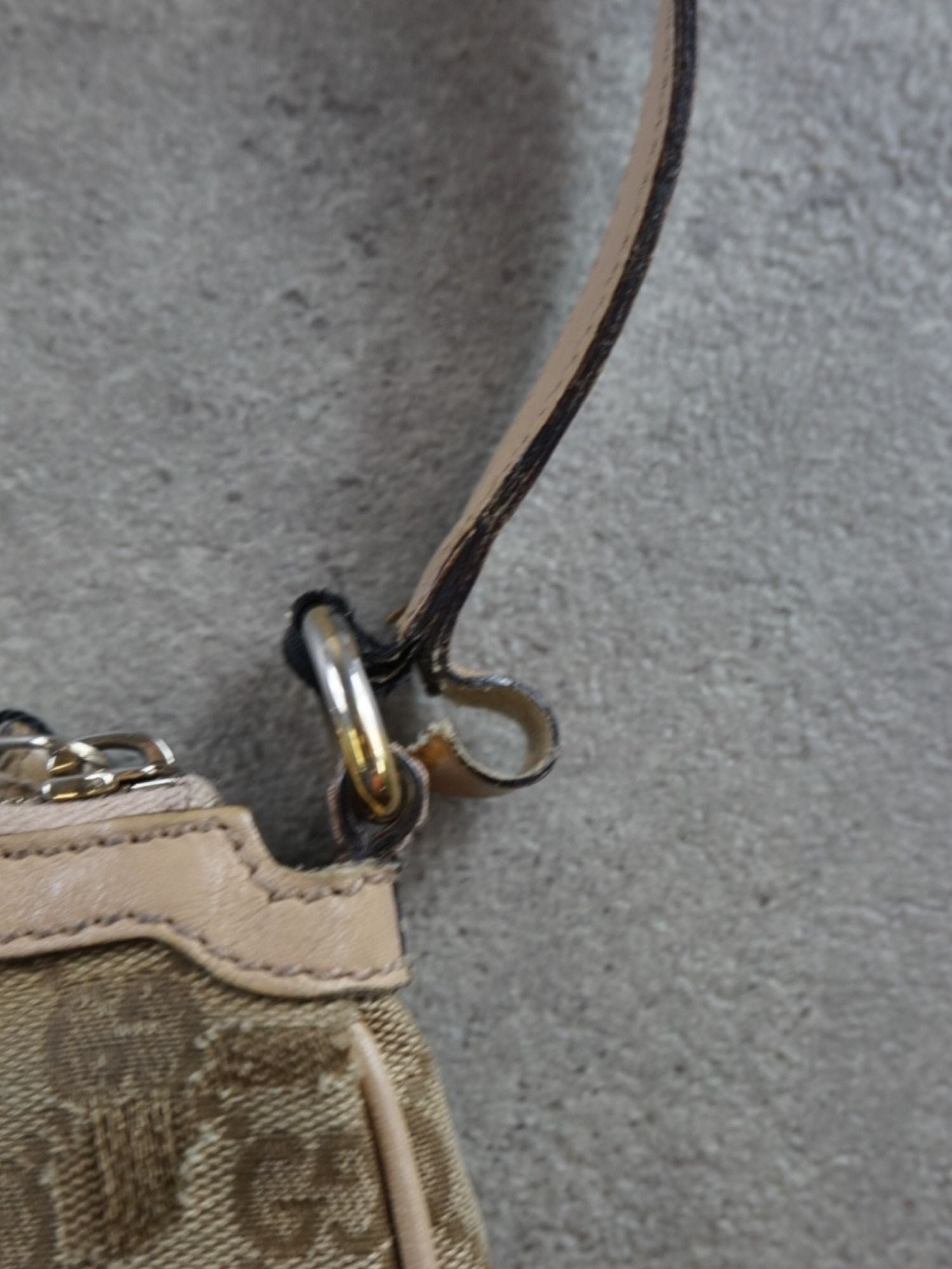 Sac à bandoulière Gucci monogramme